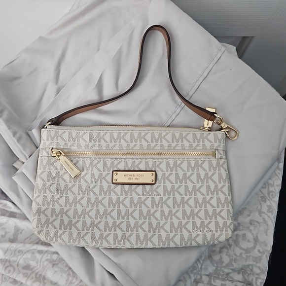 Michael Kors clutch - Picture 1 of 2